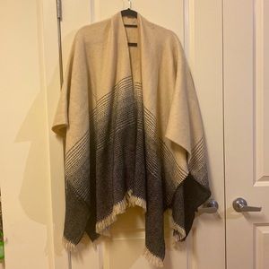 (NWOT) Old Navy Oversized Black & Cream Woven Poncho Cape / Scarf / Shawl, OS